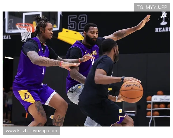 勇士战术演练:库里与格林连线测试多变出手