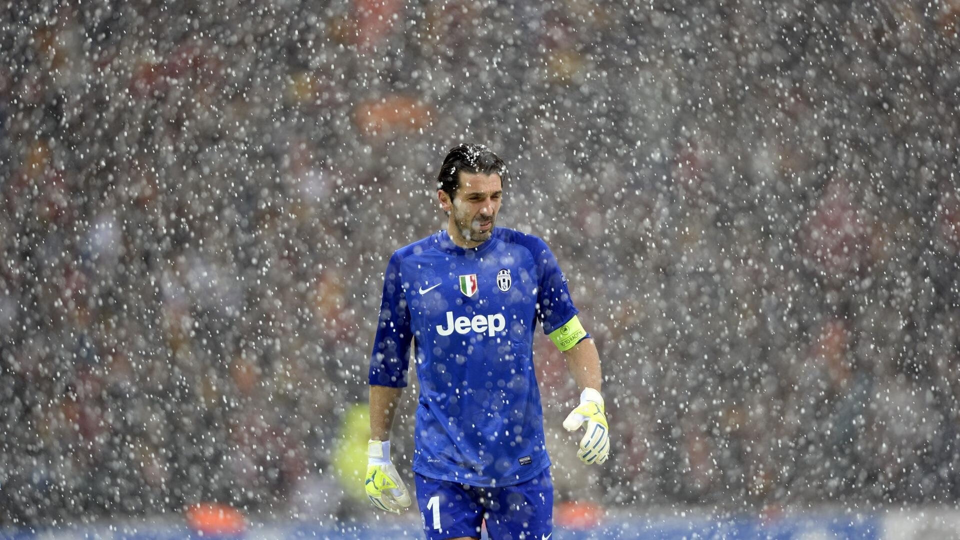 世界杯：火车站候车室大屏升级为4K 带动观赛人流滞留